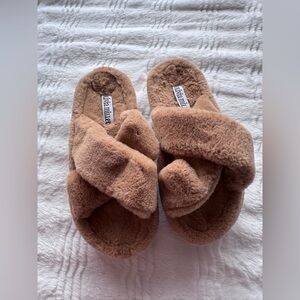 Olivia Miller Plush Brown Faux Fur Slippers